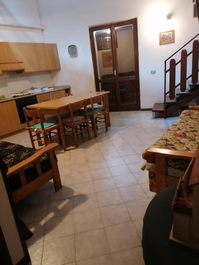 Casa Vacanze 'La Piazza' Villa Zone Exteriör bild