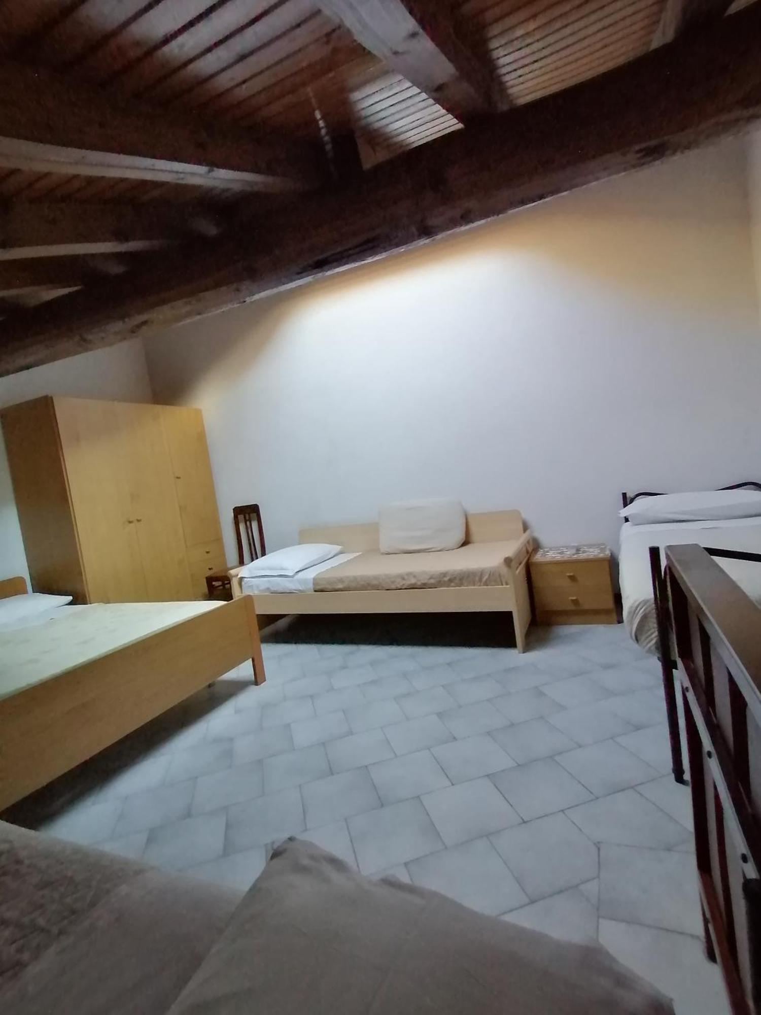Casa Vacanze 'La Piazza' Villa Zone Rum bild