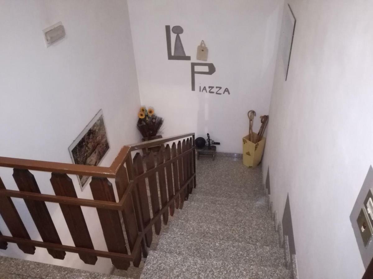 Casa Vacanze 'La Piazza' Villa Zone Exteriör bild